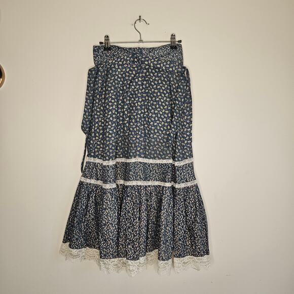 Vintage 1970's Gunne Sax Tiered Skirt, Blue Floral, Sz 7 - Picture 4 of 5